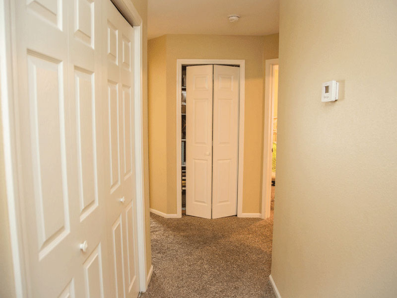 Lamont Companies East Briar Town House Apartment Complex for Rent in Aberdeen SD - Upstairs Hallway