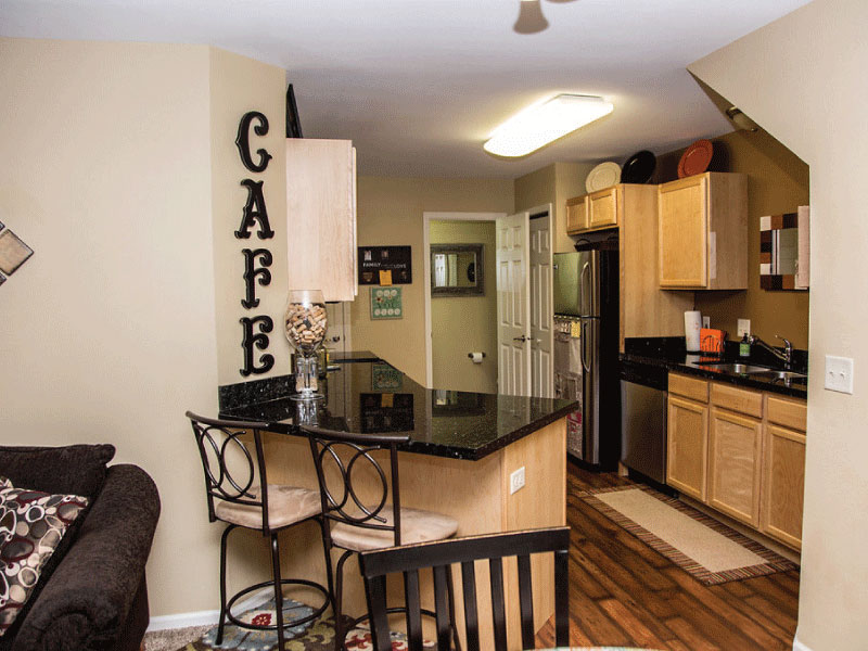 Lamont Companies East Briar Town House Apartment Complex for Rent in Aberdeen SD - Kitchen and Dining Area