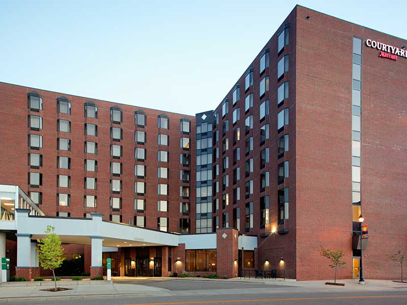 Courtyard by Marriott Hotel in Minnesota - Exterior of Hotel
