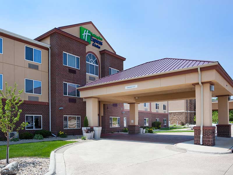 Lamont Companies Holiday Inn Express and Suites by IHG in South Dakota - Exterior Property Photo